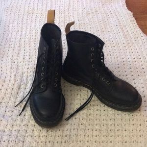 Dr. Martens vegan 1460 combat boot size 11
